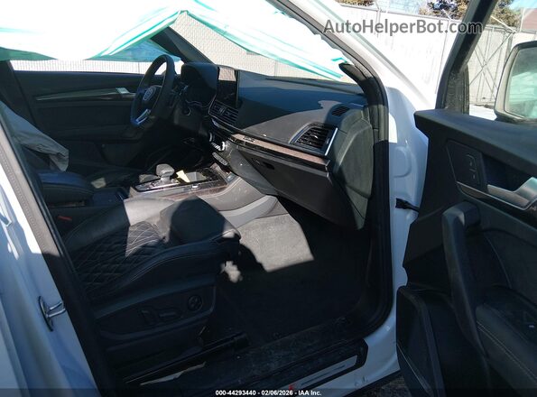 WA1C4AFY0R2038621 2024 AUDI SQ5 Белый Вид салона спереди