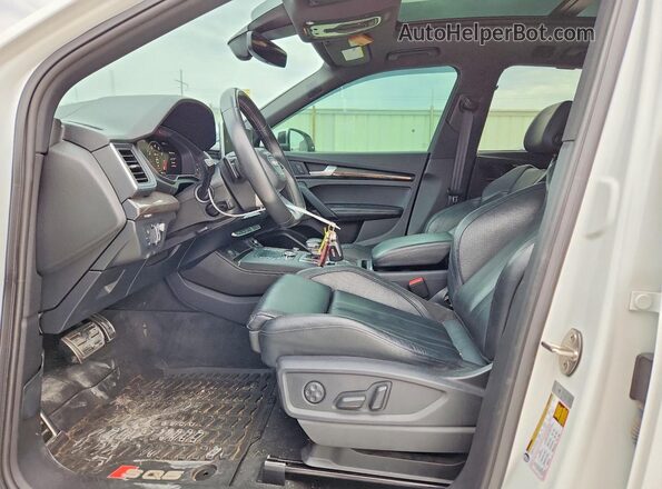 WA1C4AFY4J2204658 2018 AUDI SQ5 Белый Вид салона спереди