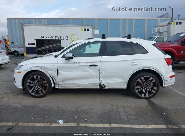 WA1C4AFYXJ2210531 2018 AUDI SQ5 White 360 interior view