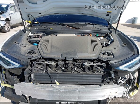 WA1CAAGE3RB017078 2024 AUDI Q8 E-TRON White Widok z tyłu