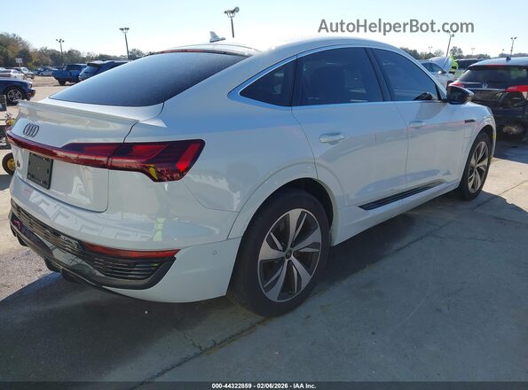 WA1CAAGE3RB017078 2024 AUDI Q8 E-TRON White Tył prawy
