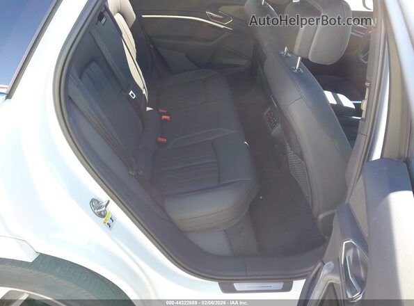 WA1CAAGE3RB017078 2024 AUDI Q8 E-TRON White Widok naklejki z numerem VIN