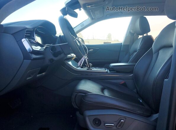 WA1CVBF16ND004977 2022 AUDI Q8 Черный Вид салона спереди