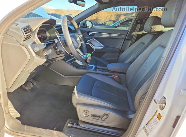 WA1DECF30R1169927 2024 AUDI Q3 White Widok wnętrza z przodu