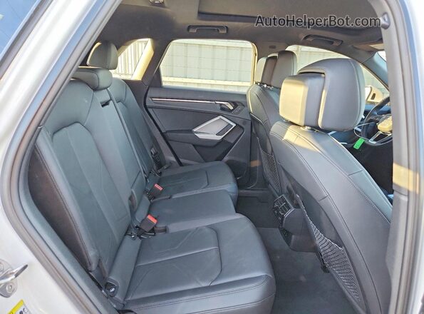 WA1DECF30R1169927 2024 AUDI Q3 White Widok wnętrza z tyłu