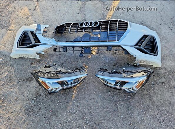 WA1DECF30R1169927 2024 AUDI Q3 White Widok naklejki z numerem VIN