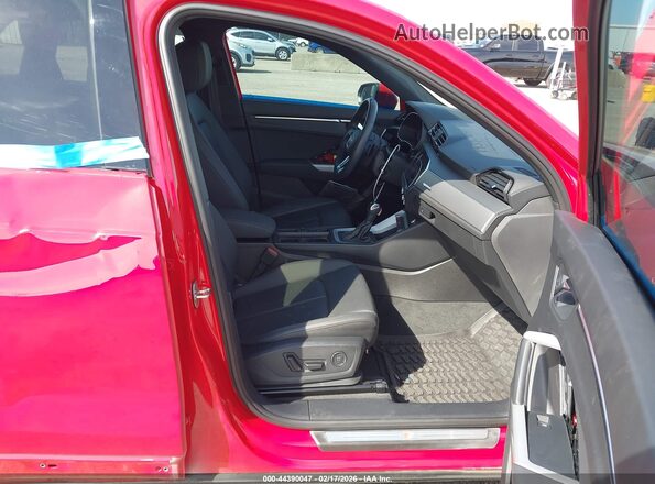 WA1DECF34N1125116 2022 AUDI Q3 Красный Вид салона спереди