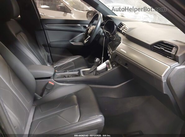 WA1DECF36P1143104 2023 AUDI Q3 Black წინა სალონის ხედი