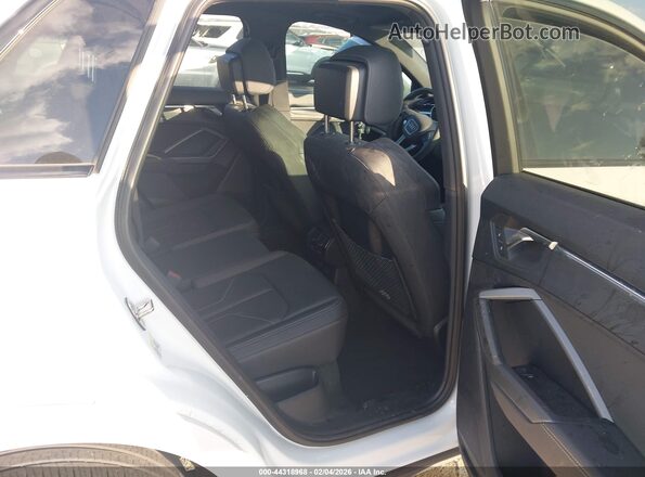 WA1EECF35R1142680 2024 AUDI Q3 Белый Вид наклейки с VIN-кодом