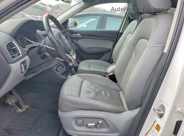 WA1EFCFS4GR014417 2016 AUDI Q3 White Widok wnętrza z przodu