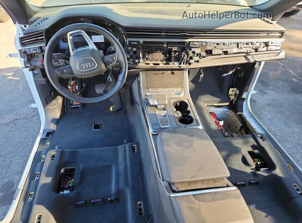 WA1EVBF13SD003791 2025 AUDI Q8 White Widok deski rozdzielczej
