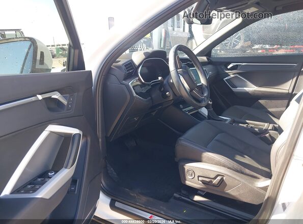WA1FECF39L1101822 2020 AUDI Q3 White Widok wnętrza z przodu