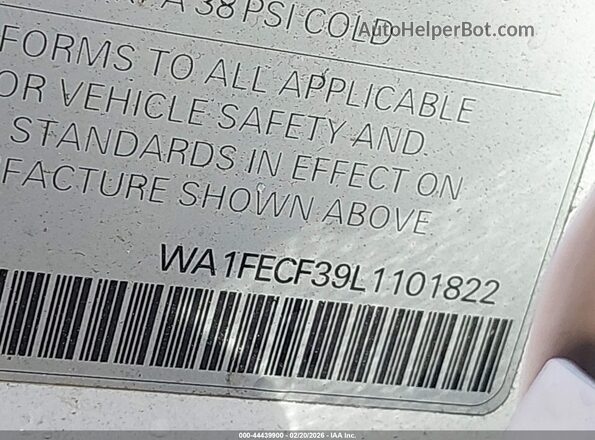WA1FECF39L1101822 2020 AUDI Q3 White Widok komory silnika