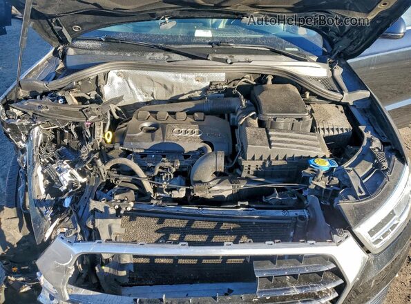 WA1GFCFS1GR000323 2016 AUDI Q3 Black Vista del compartimento del motor