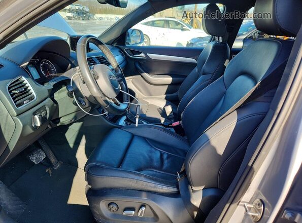 WA1GFCFS9GR002529 2016 AUDI Q3 Серебряный Вид салона спереди
