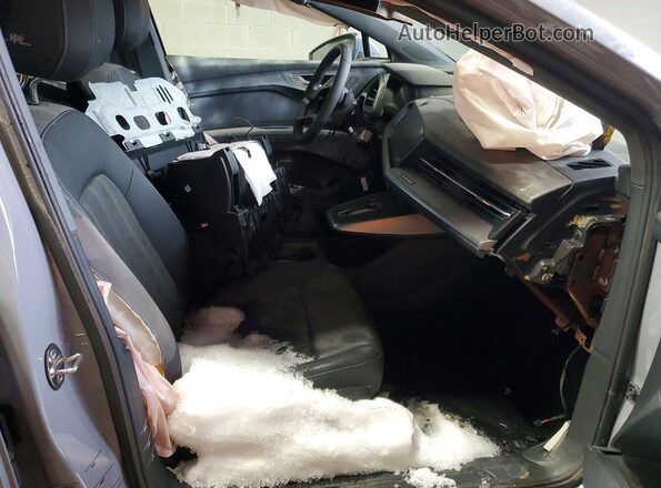 WA1H2BFZ4NP054134 2022 AUDI Q4 Gray Vista interior delantera