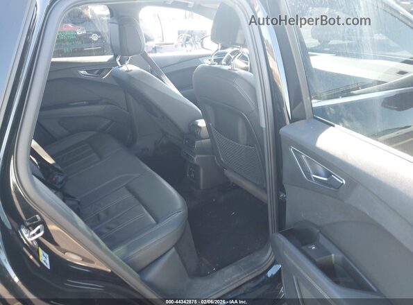 WA1H2BFZ8NP015028 2022 AUDI Q4 Черный Вид наклейки с VIN-кодом