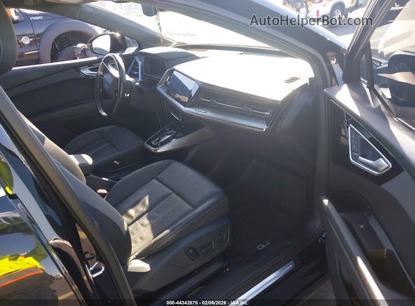 WA1H2BFZ8NP015028 2022 AUDI Q4 Черный Вид салона спереди