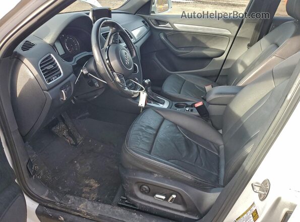 WA1HCCFS0HR017130 2017 AUDI Q3 White წინა სალონის ხედი