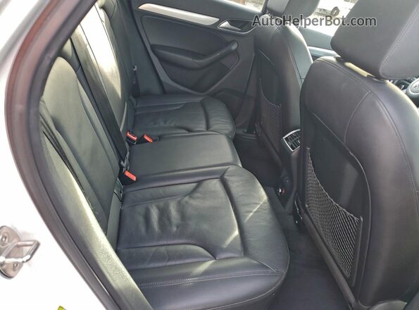 WA1HCCFS0HR017130 2017 AUDI Q3 White უკანა სავარძლების ხედი