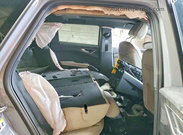 WA1J2BFZ5NP047937 2022 AUDI Q4 Серый Вид задней части салона