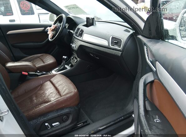 WA1JCCFS6HR008501 2017 AUDI Q3 White Widok wnętrza z przodu