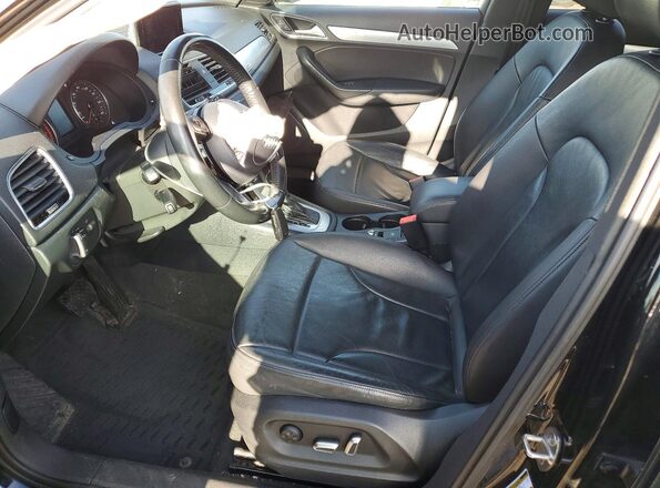 WA1JCCFS9HR006743 2017 AUDI Q3 Black Widok wnętrza z przodu