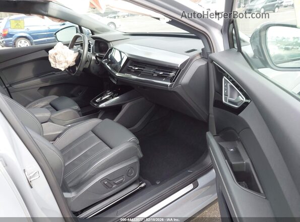 WA1L2BFZ2NP051047 2022 AUDI Q4 Gray Вид салону спереду