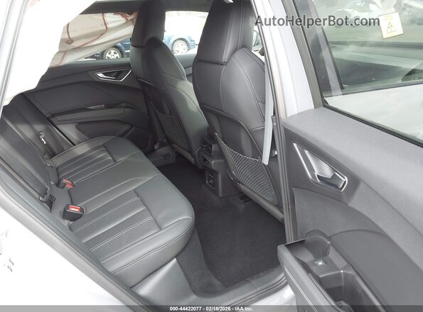 WA1L2BFZ2NP051047 2022 AUDI Q4 Gray Вид задніх сидінь