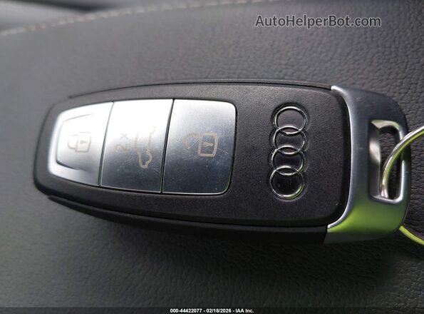 WA1L2BFZ2NP051047 2022 AUDI Q4 Gray Вид підкапотного простору
