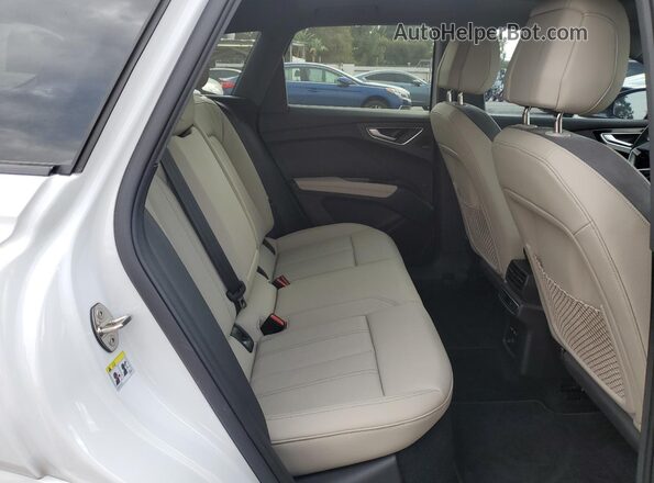 WA1L2BFZ7PP072852 2023 AUDI Q4 Белый Вид задней части салона