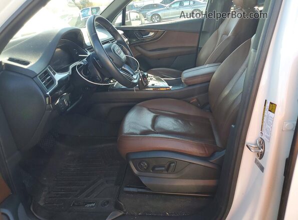 WA1LAAF76KD020134 2019 AUDI Q7 White Widok wnętrza z przodu