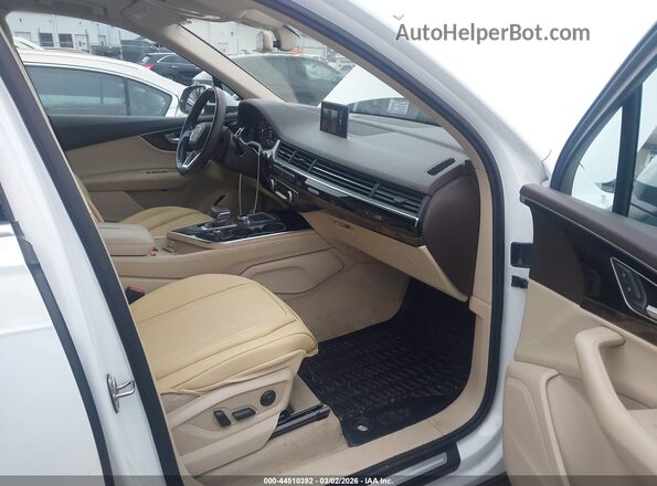 WA1LAAF78HD008835 2017 AUDI Q7 White Вид салону спереду
