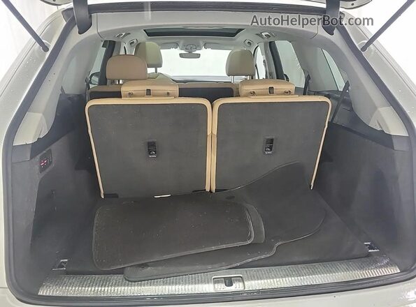 WA1LXAF75LD002823 2020 AUDI Q7 Белый Вид задней части салона