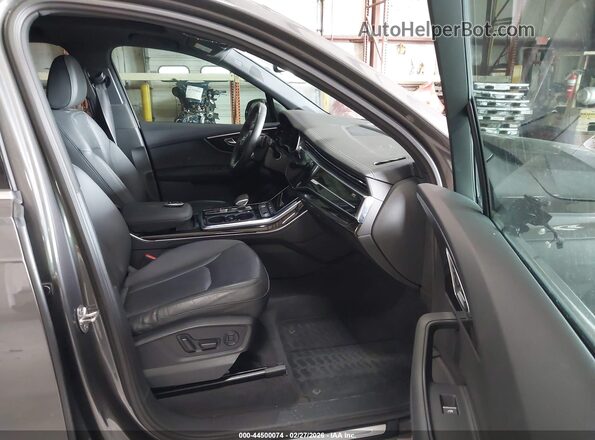 WA1LXBF78PD013570 2023 AUDI Q7 Серый Вид салона спереди
