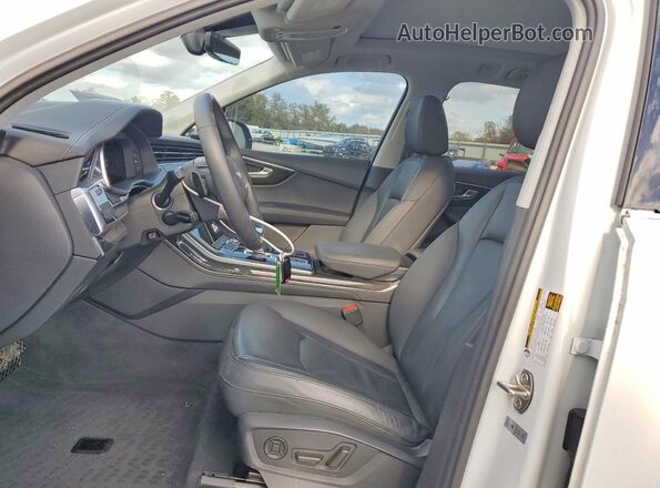 WA1LXBF7XPD002523 2023 AUDI Q7 Белый Вид салона спереди