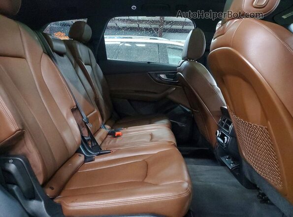 WA1VAAF74HD003639 2017 AUDI Q7 Black Widok wnętrza z tyłu