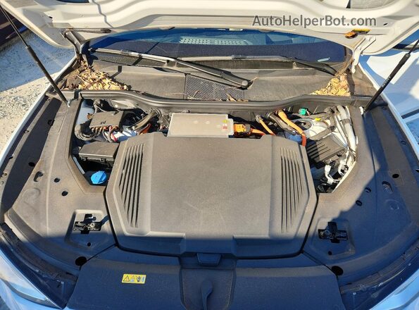 WA1VAAGE8MB022150 2021 AUDI E-TRON Белый Вид подкапотного пространства
