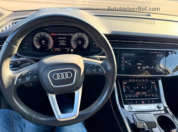 WA1VXAF70MD013254 2021 AUDI Q7 Черный Вид салона спереди