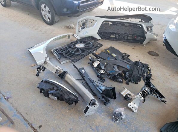 WAUC4CF52NA014244 2022 AUDI S5 White Вид підкапотного простору