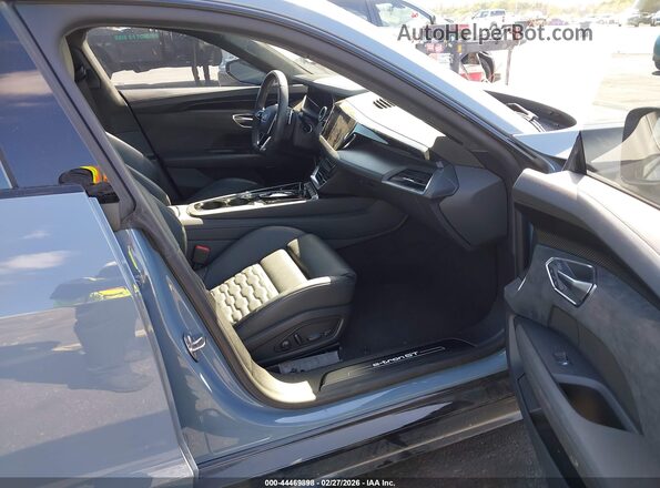 WAUEJBFW3R7001803 2024 AUDI E-TRON Синий Вид салона спереди