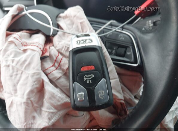 WAUHMAF41KN006402 2019 AUDI OTHER White Vista del salpicadero