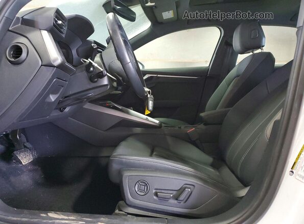 WAUHUDGY1RA034575 2024 AUDI OTHER Белый Вид салона спереди