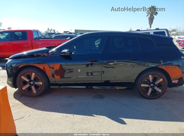WB523CF00SCS07882 2025 BMW IX Черный Панорамный вид салона 360°