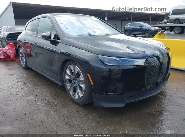 WB523CF02SCT31149 2025 BMW IX Черный Передняя правая четверть