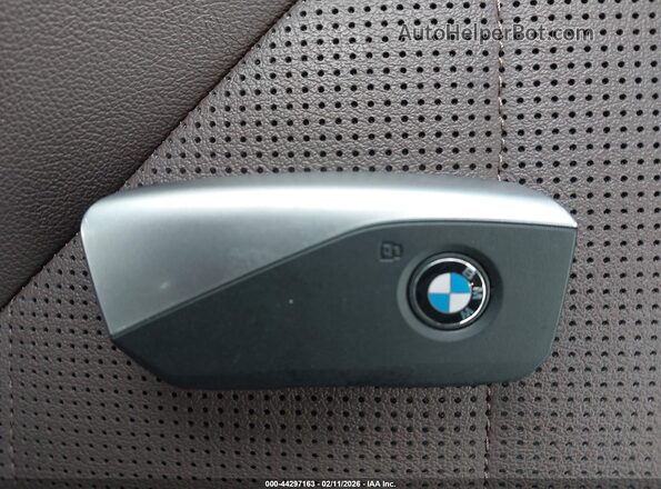 WB523CF02SCT31149 2025 BMW IX Черный Вид панели приборов