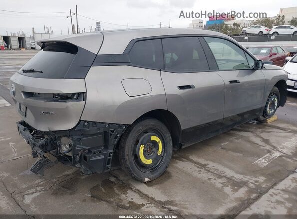 WB523CF03RCR15800 2024 BMW IX Gray Trasero derecho