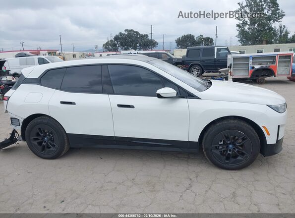 WB523CF04SCU32449 2025 BMW IX White Панорамний вид салону 360°