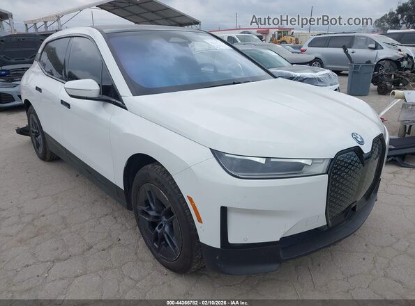 WB523CF04SCU32449 2025 BMW IX White Передня права чверть