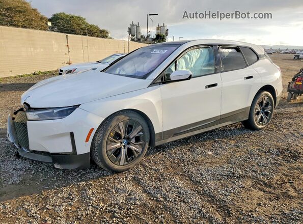 WB523CF05SCT69569 2025 BMW IX White Vista tres cuartos delantera izquierda